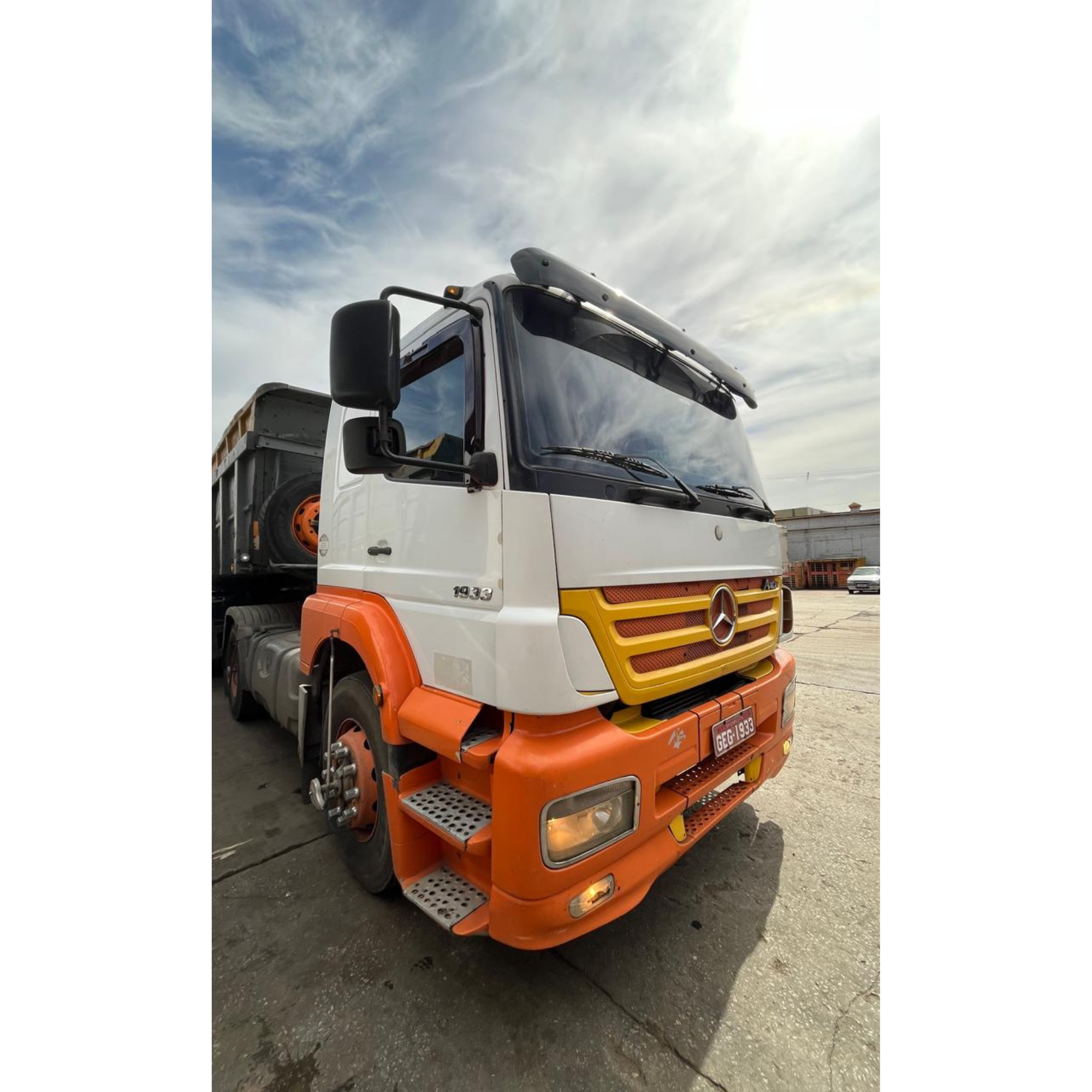 Cavalo Mecânico Mercedes-Benz AXOR 1933 - Ano 2011