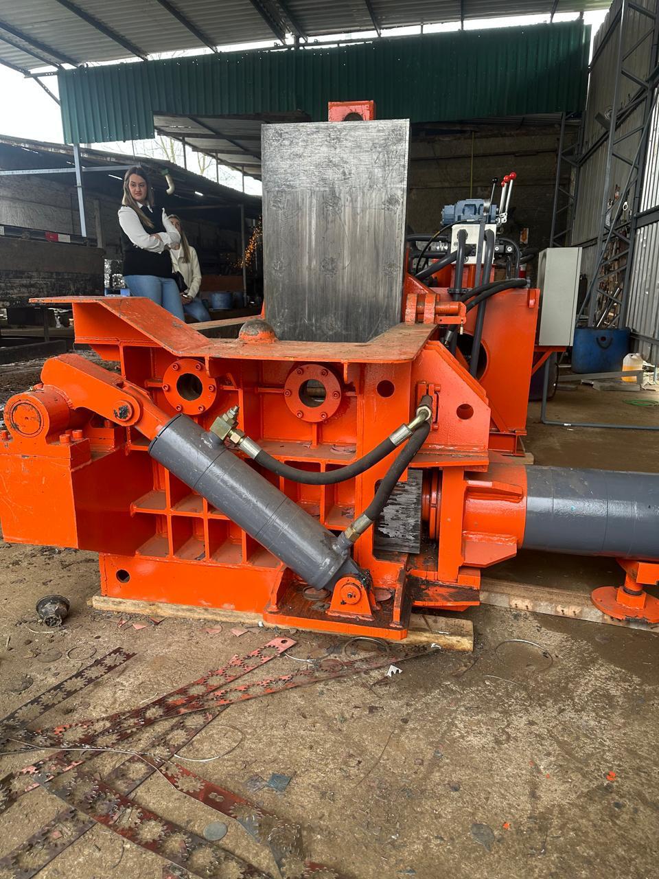 STEELGATOR 250M - Prensa jacaré enfardadeira 25x25 - Caixa 1.2m x 0.6m x 0.6m