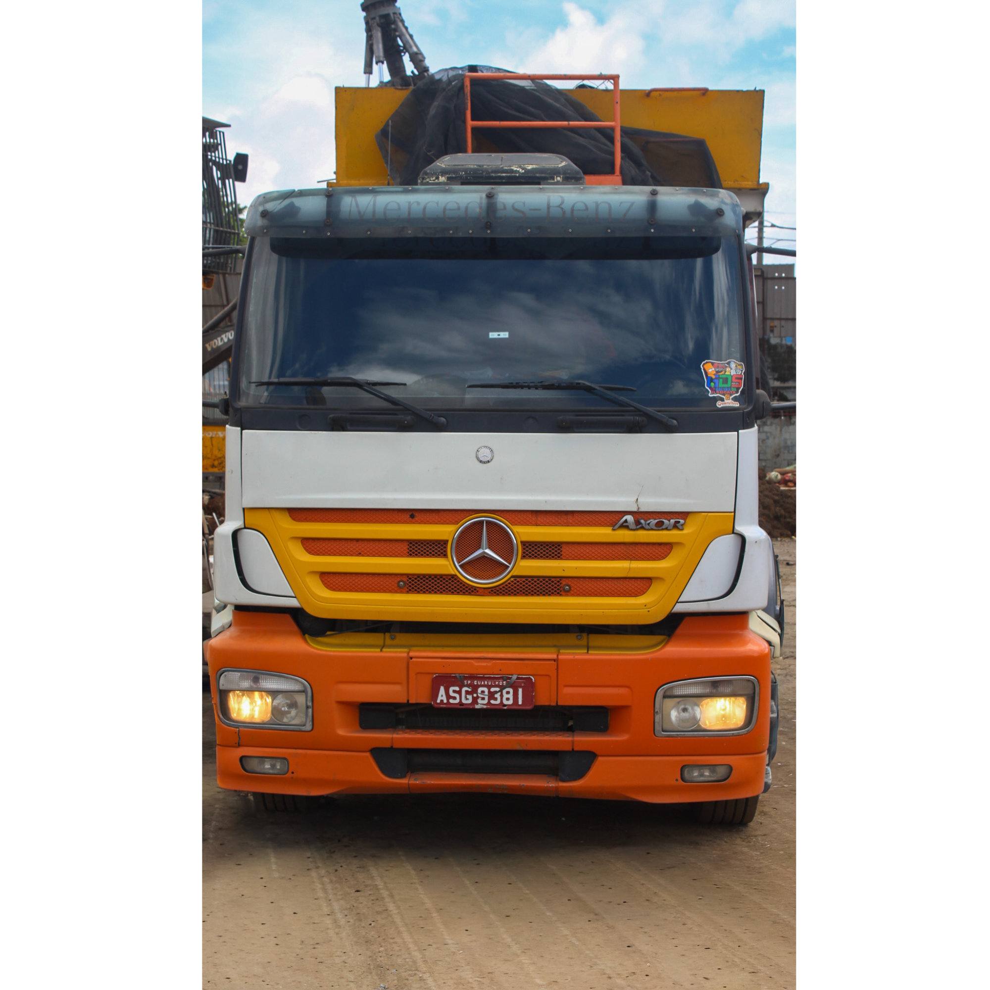 Cavalo Mecânico Mercedes-Benz AXOR 1933 – Ano 2009