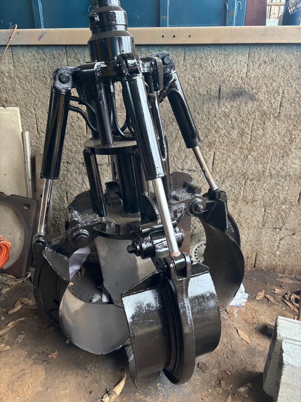Pinça Sucateira 600lt