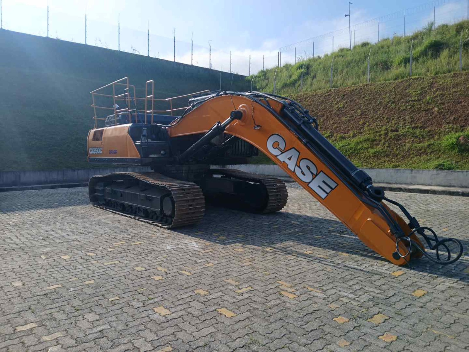 ESCAVADEIRA DE ESTEIRA CASE CX 350 35T