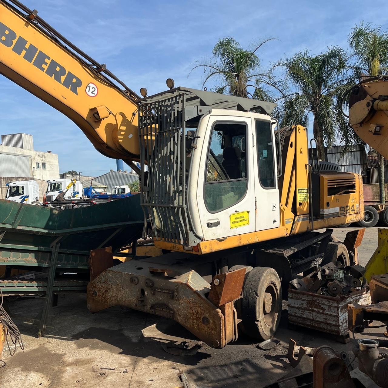 Escavadeira Liebherr A924C (TAG 12)