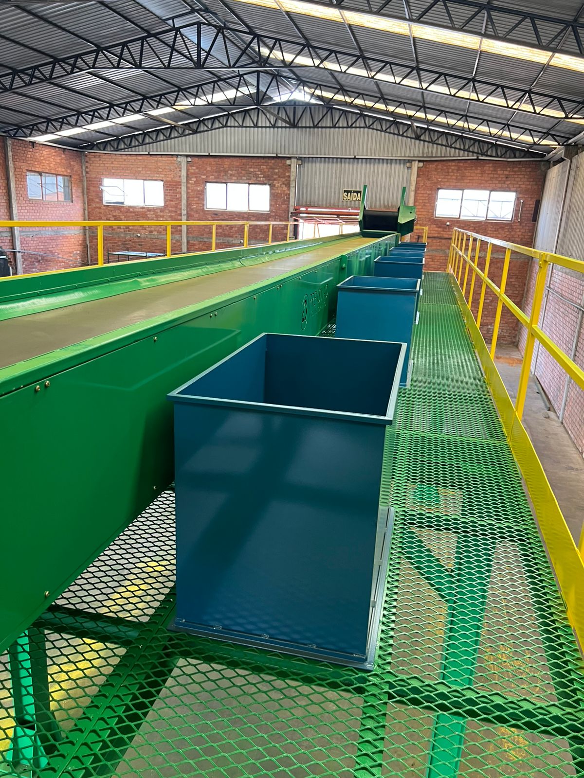 CONJUNTO DE ESTEIRAS SOBRE MEZANINO