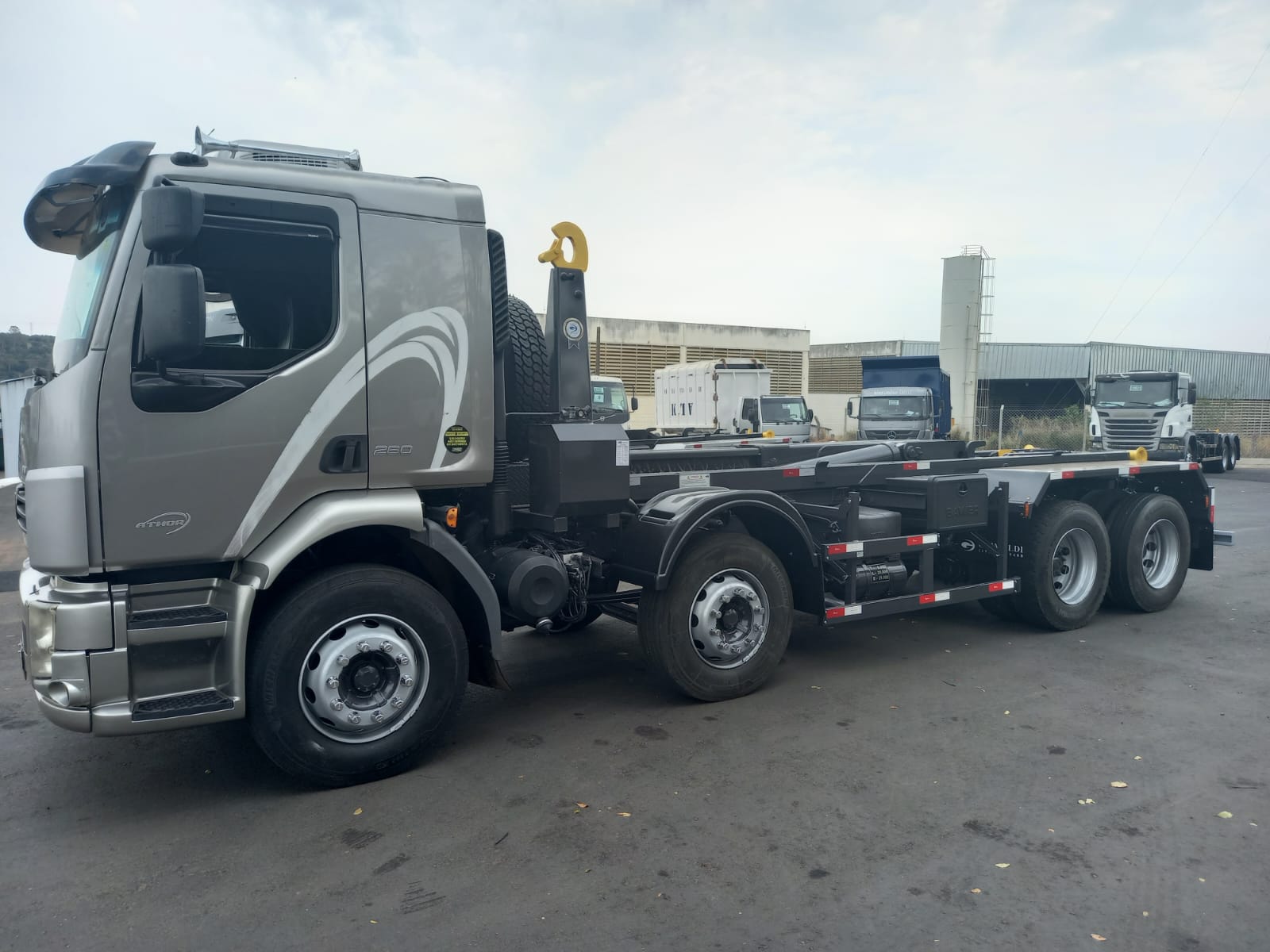 ROLL-ON ROLL-OFF GR25 ALONGADO GRIMALDI