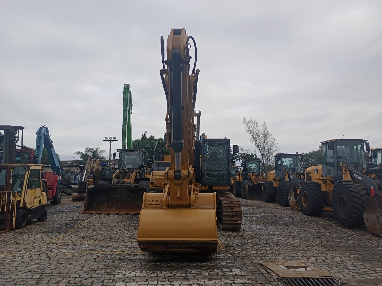 Escavadeira de Esteira Caterpillar 336