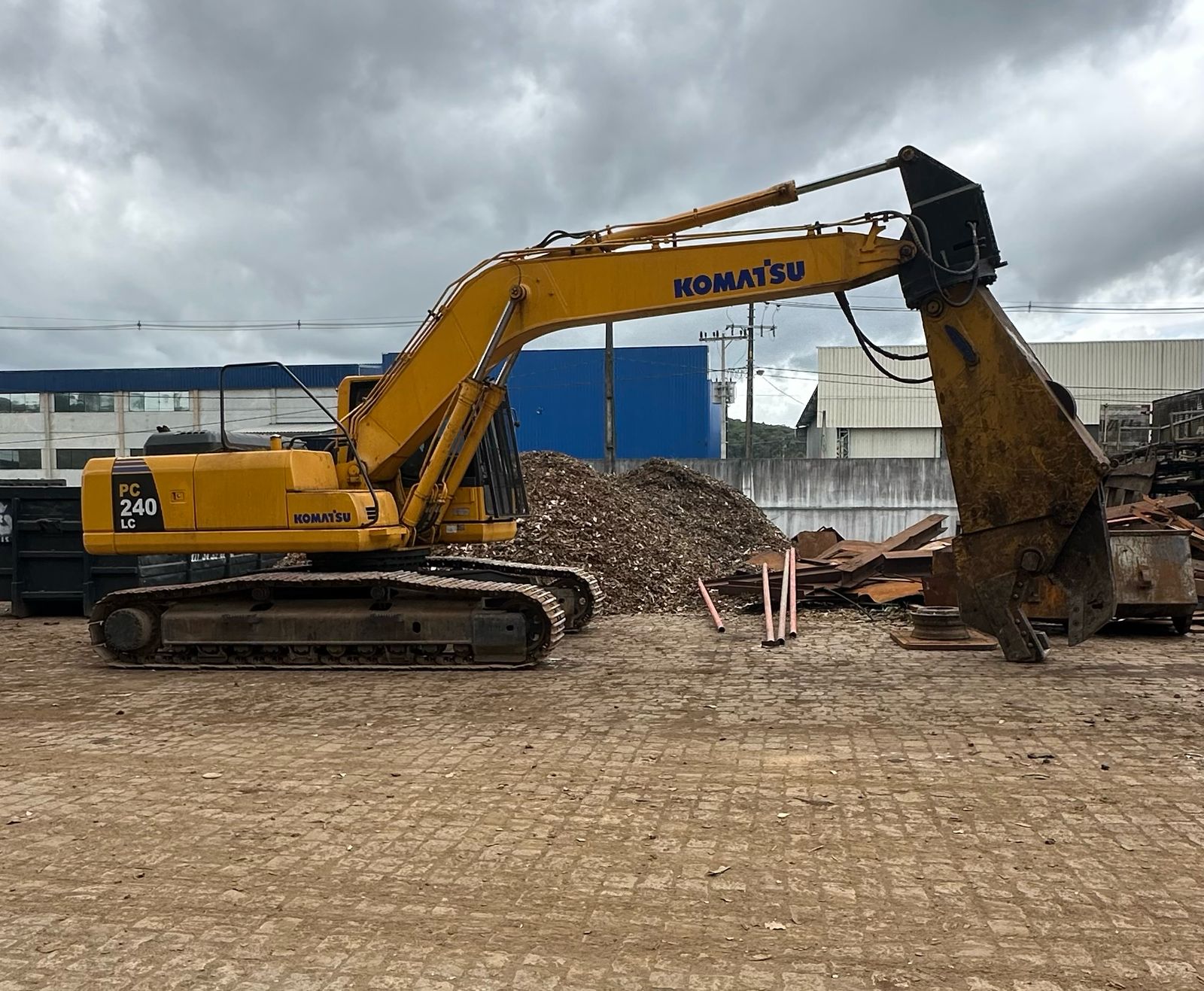 Locação - Tesoura Hidraulica Escavadeira 24T