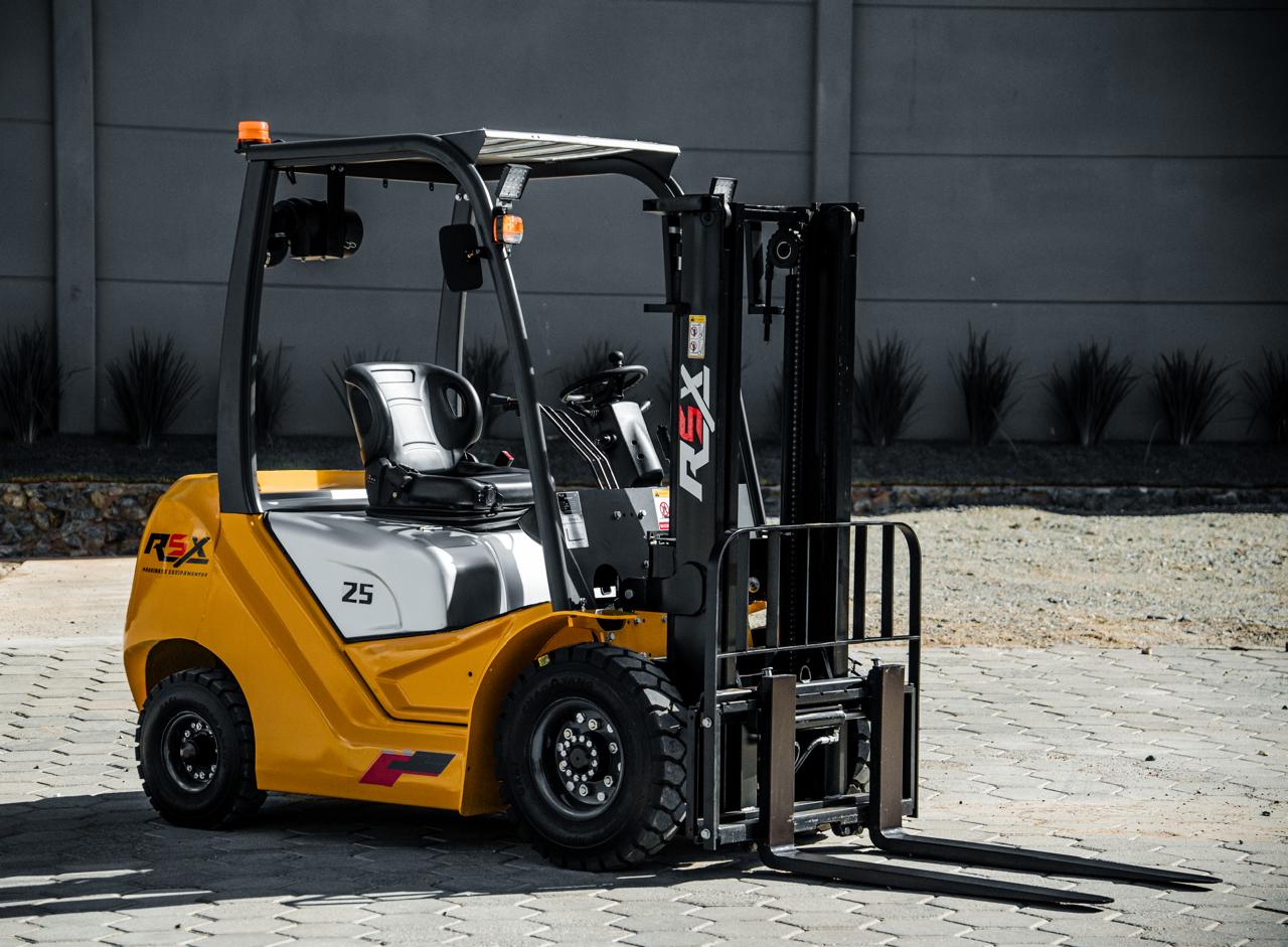 Empilhadeira 2,5 ton Duplex 3 mt