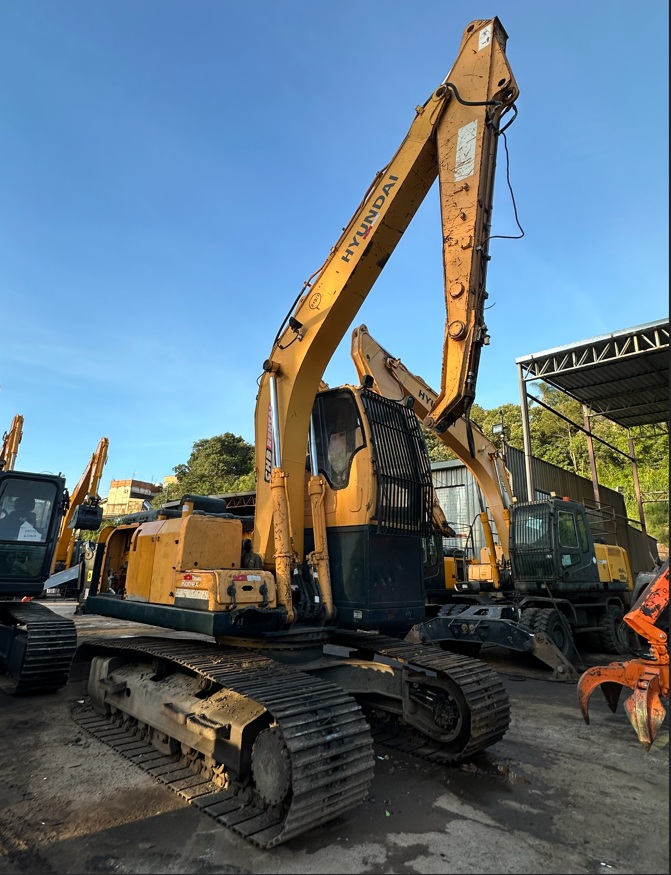 Escavadeira Hyundai R160LC-9S Ano 2012 + Pinça CHB 4BRC Sem Giro