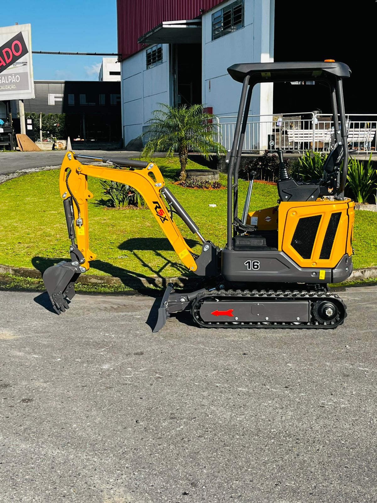 MINI ESCAVADEIRA RSE 16