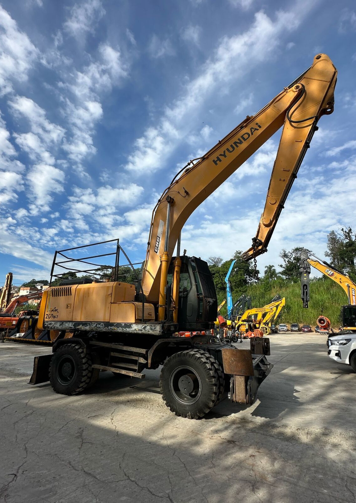 Escavadeira Hyundai R200W-7 Ano 2011