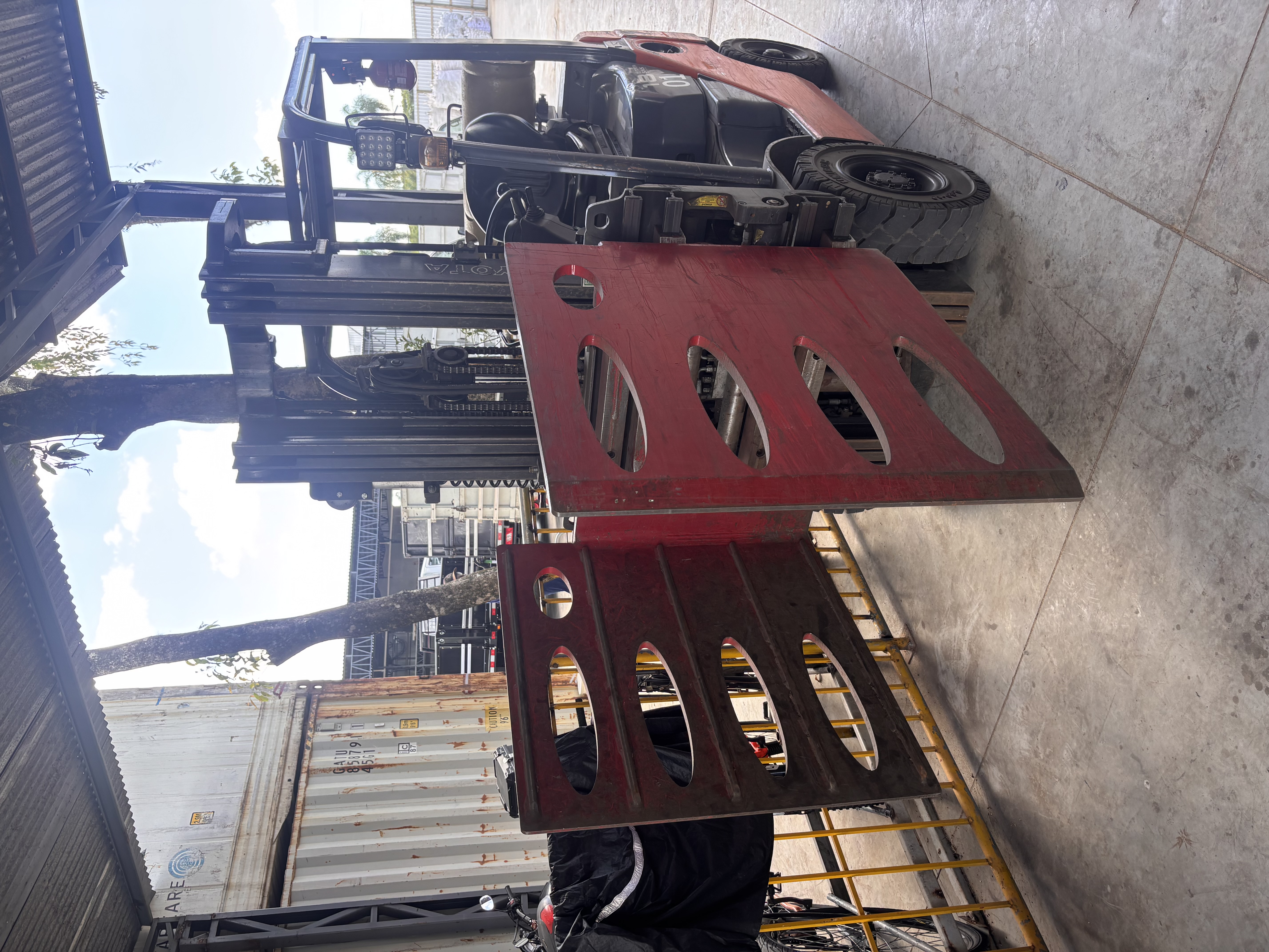 Clamper Hidráulico Saur GHS10F para Empilhadeira – 1.000 kg – 2025