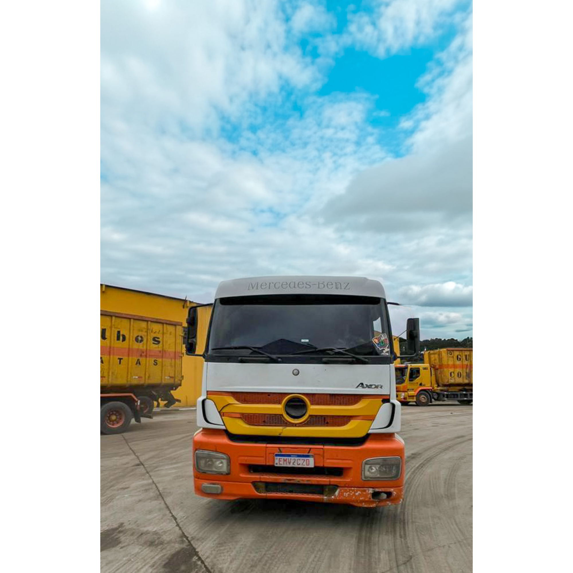 Cavalo Mecânico Mercedes-Benz AXOR 1933 - Ano 2012