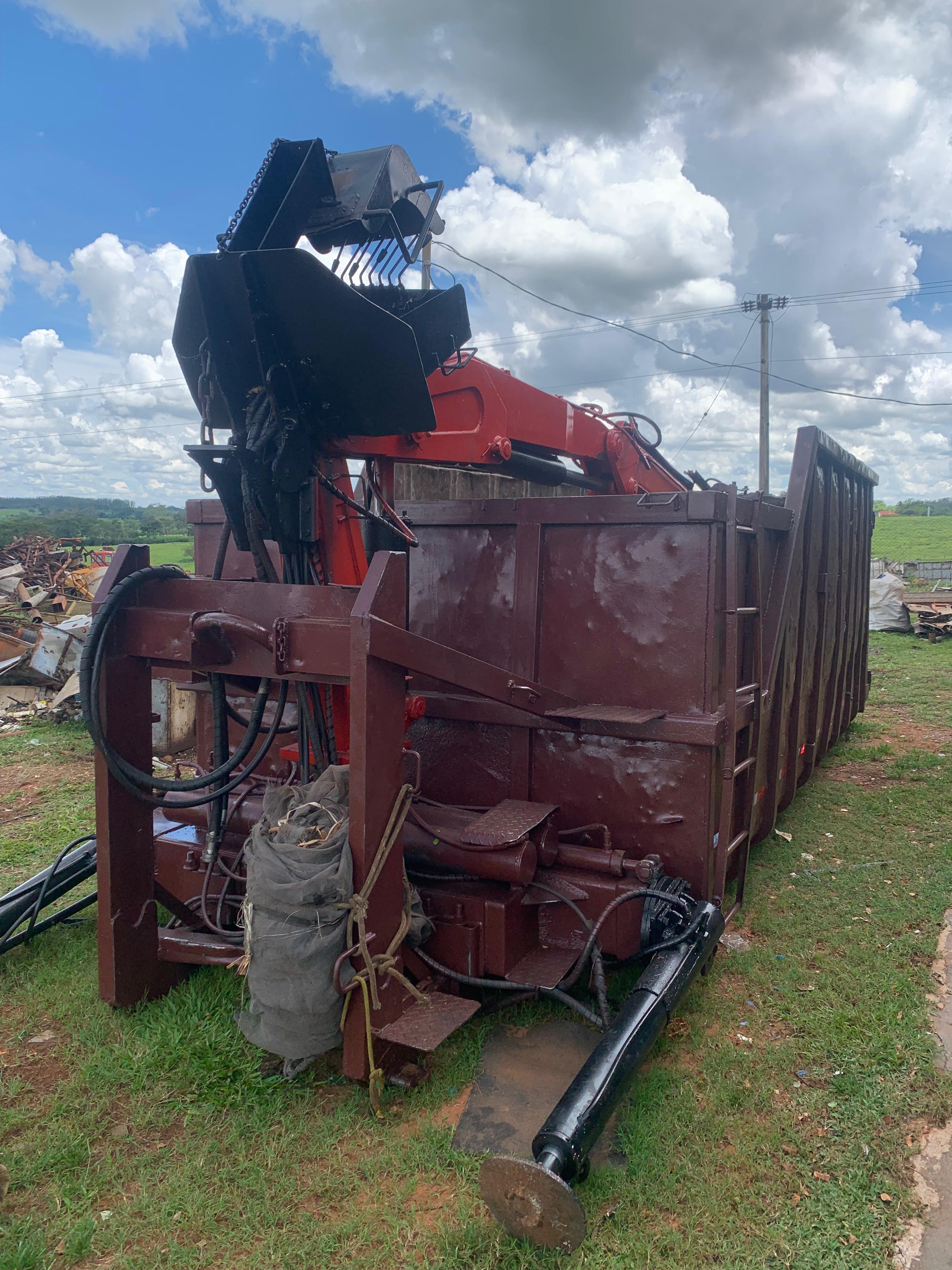 Garra sucateira com caixa Roll-On rollof