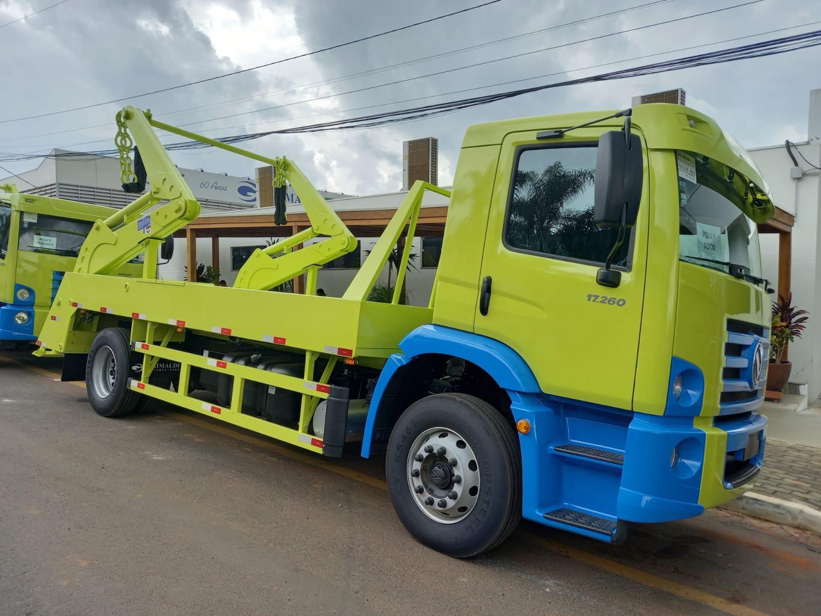 POLIGUINDASTE DUPLO ARTICULADO 8 TONS