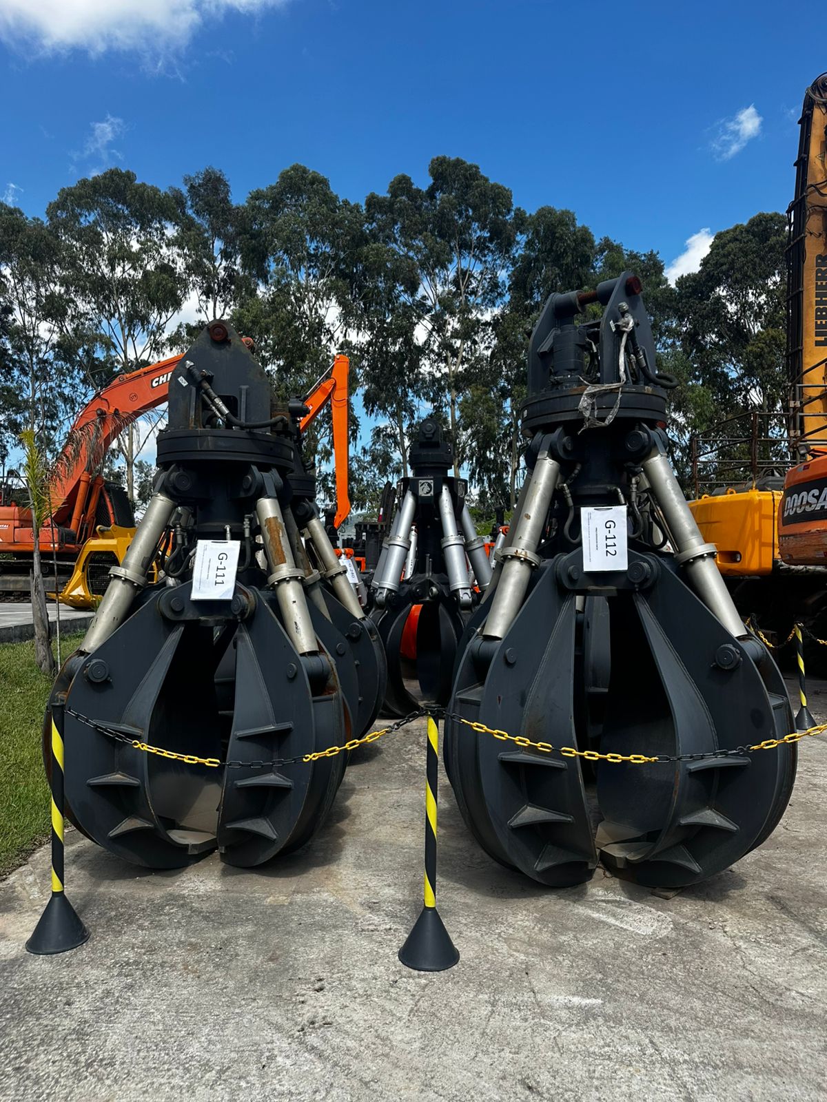 Combo de Pinças Sucateiras Yantai SC40 – 1600 Litros com Giro Comandado