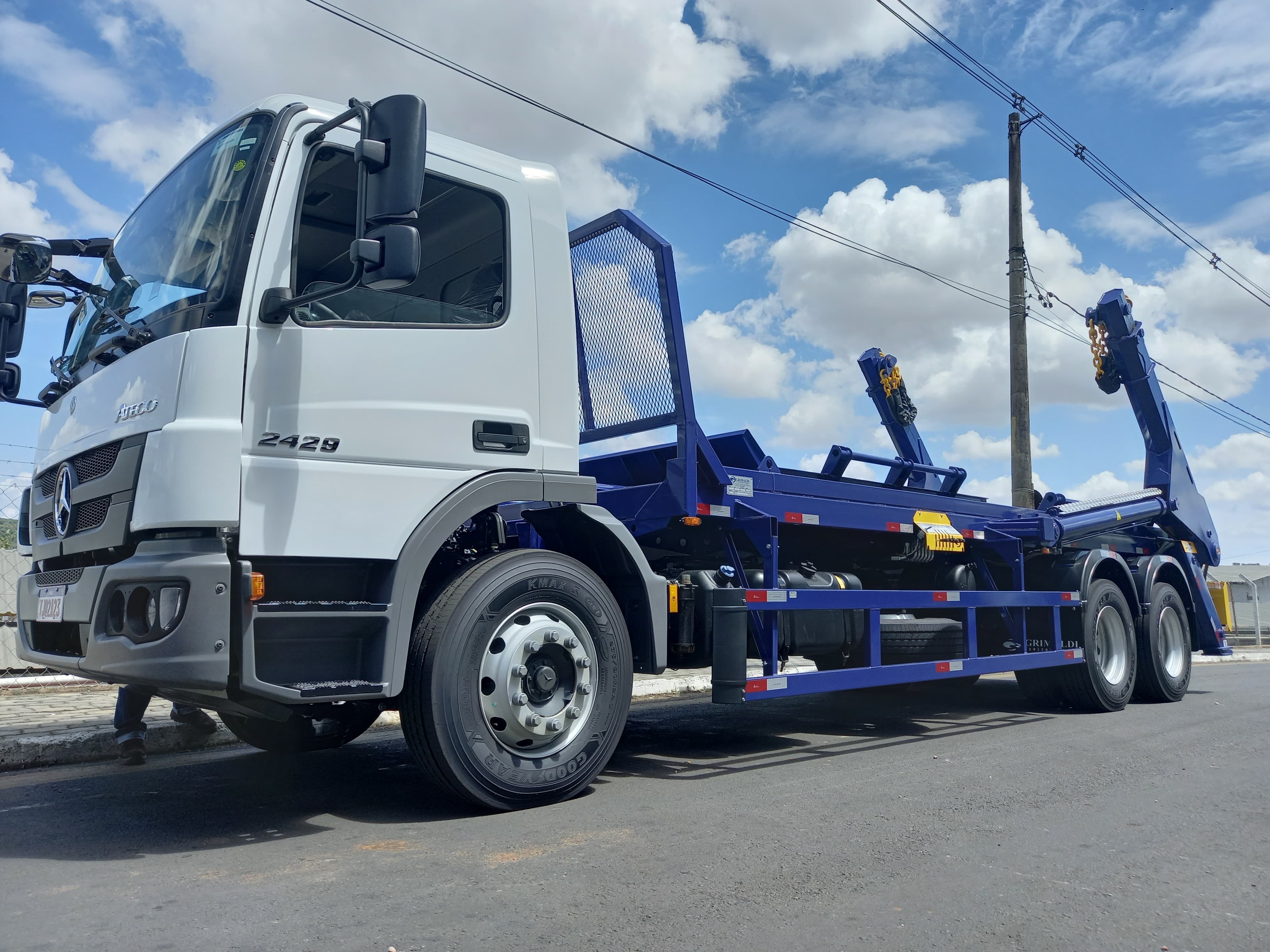 POLIGUINDASTE DUPLO TELESCÓPICO GRIMALDI