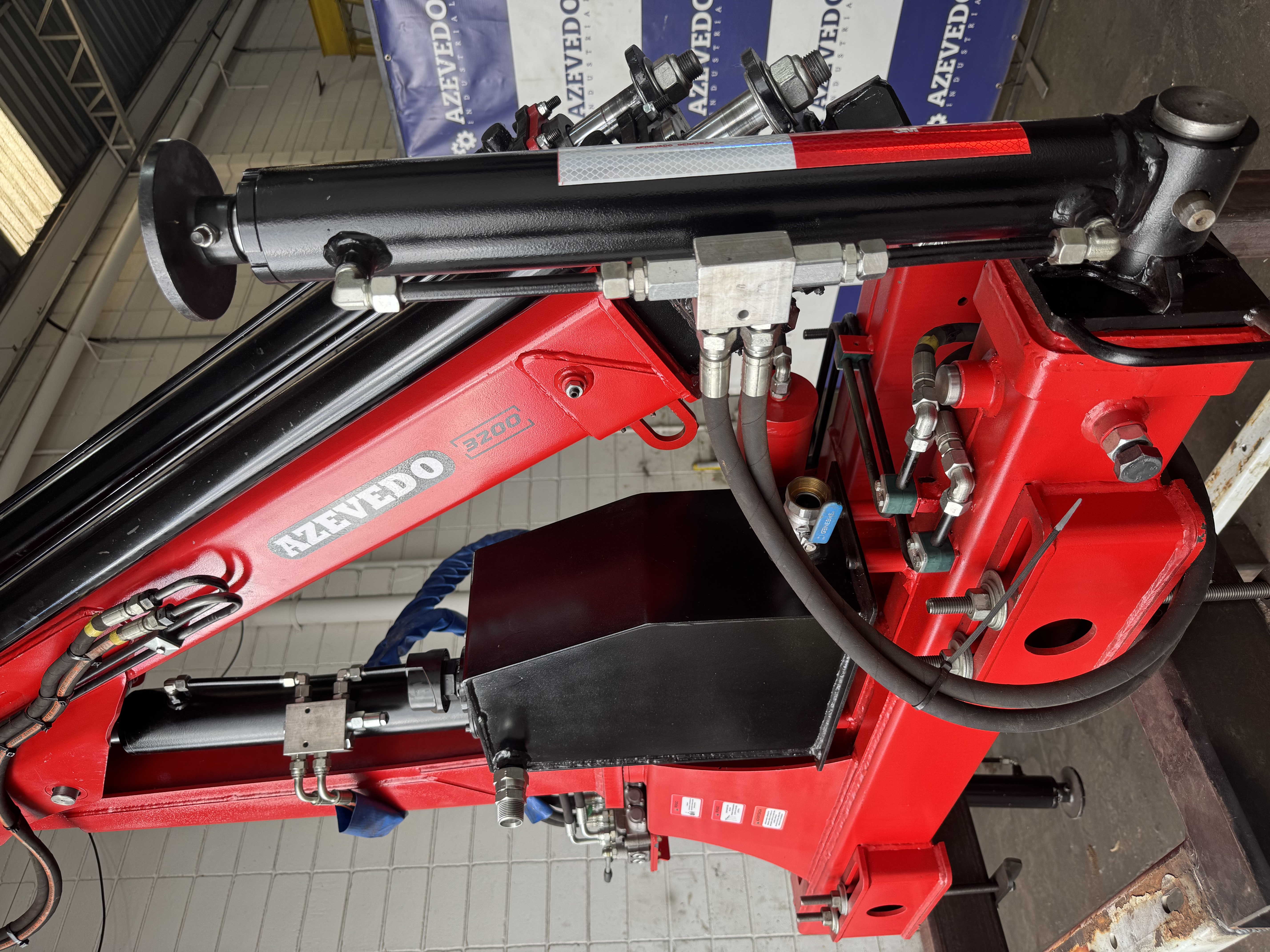 Guindaste Semi-Canivete 3200 2H1M