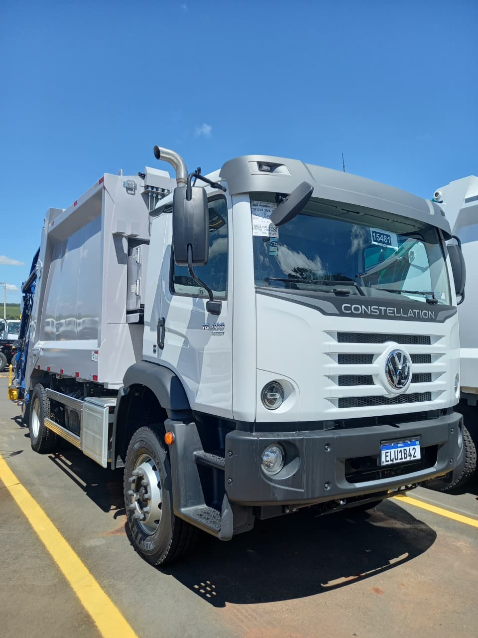 CONJUNTO PRONTO - CAMINHÃO 18.260 VOCACIONAL COM COLETOR DE LIXO 15M³ GRIMALDI