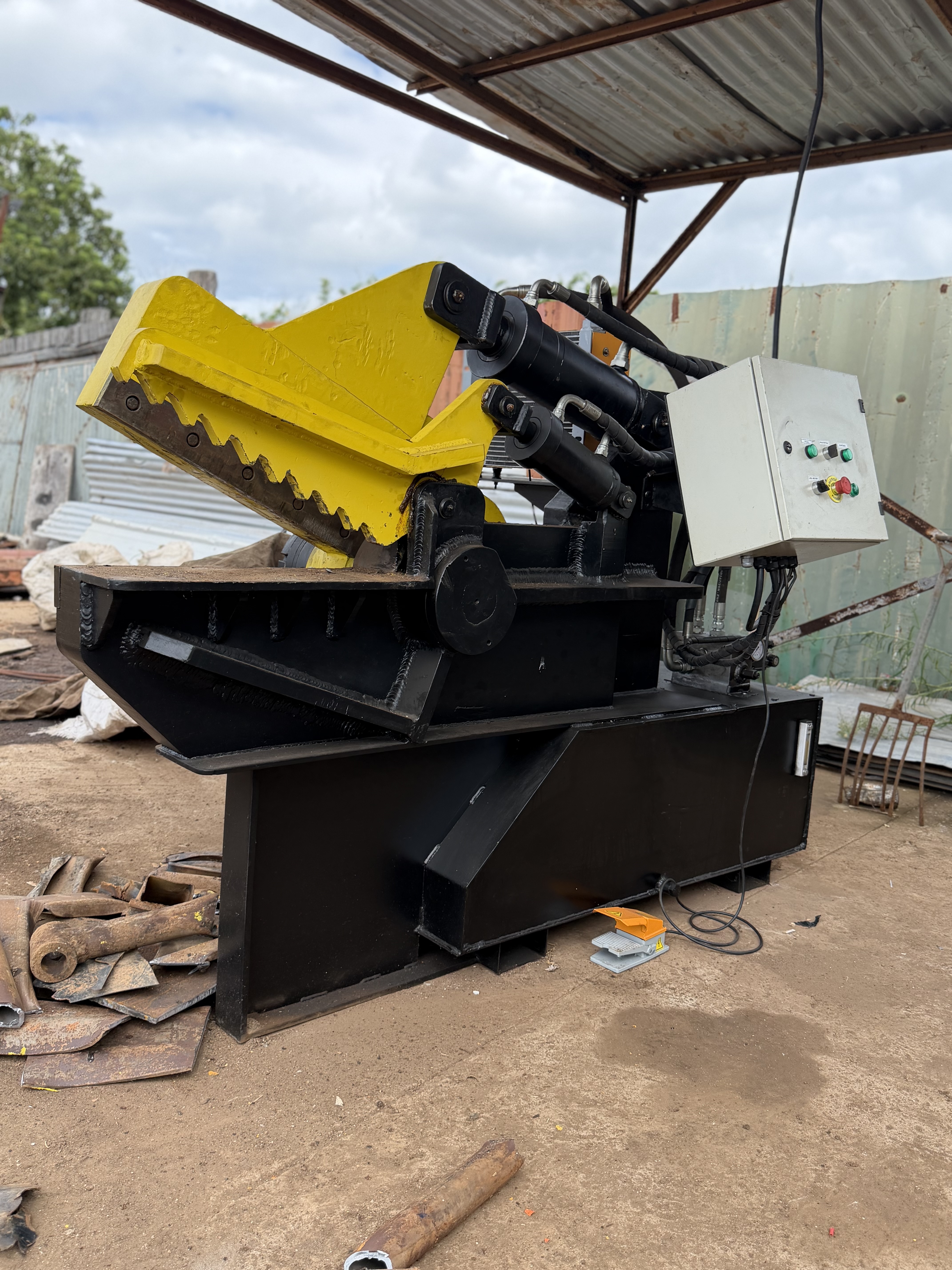 Tesoura Hidráulica TH 600 –  600 Toneladas