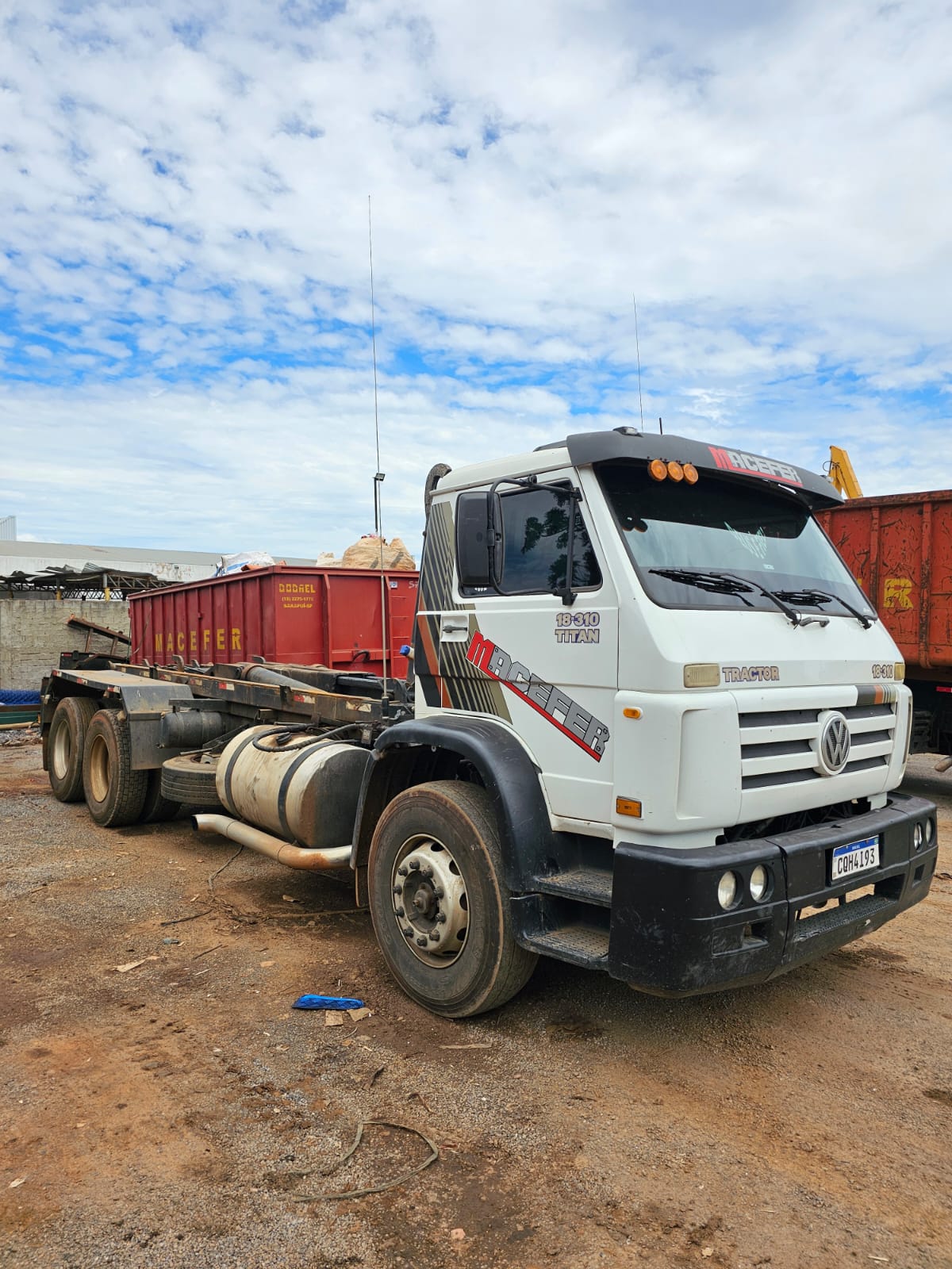Caminhão VW118.310 2002 Roll/on com adaptador de Garra Postiça