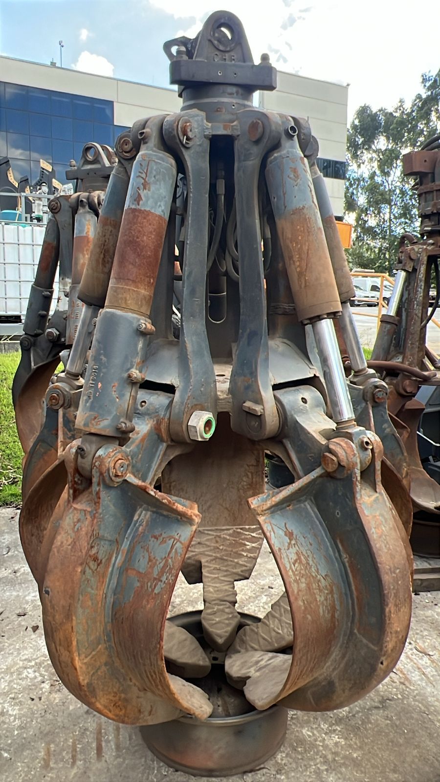 Pinça Sucateira CHB BRH 5 unhas com Giro livre 800 litros