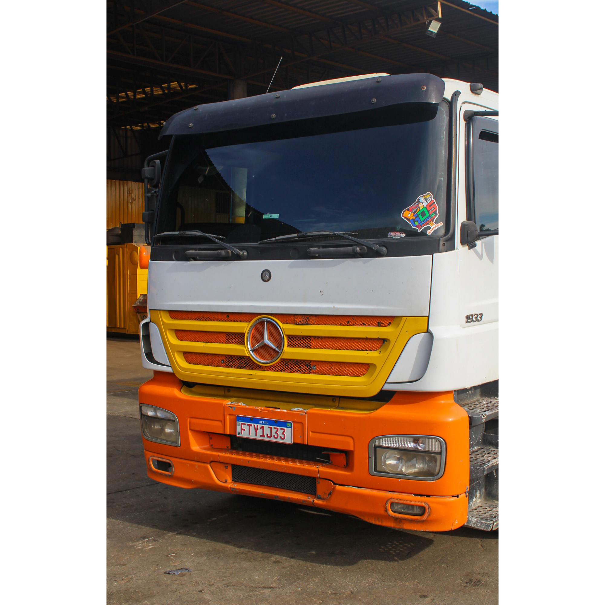 Cavalo Mecânico Mercedes-Benz AXOR 1933 - Ano 2010